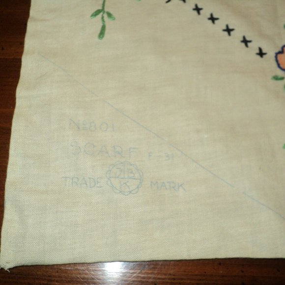 Vintage JBK #801 Hand-Embroidered Dresser Scarf Butterflies & Flowers 43" x 13" - Picture 8 of 9